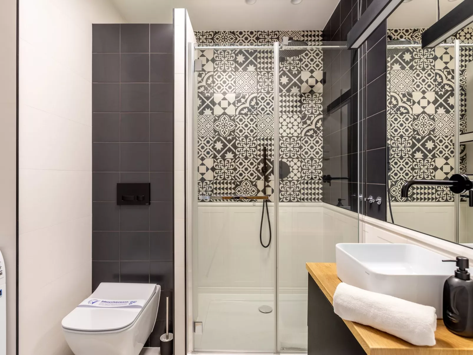 Kormoran in modernem Appartementhaus-Image-tags.info