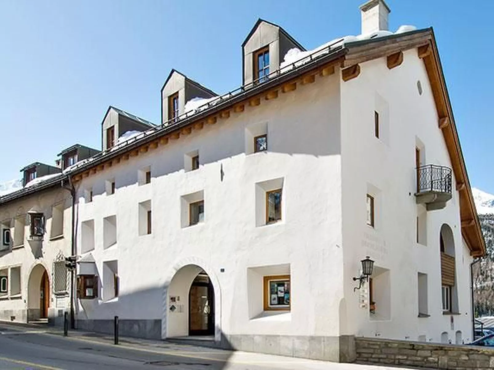 Il balcun tort-Binnen