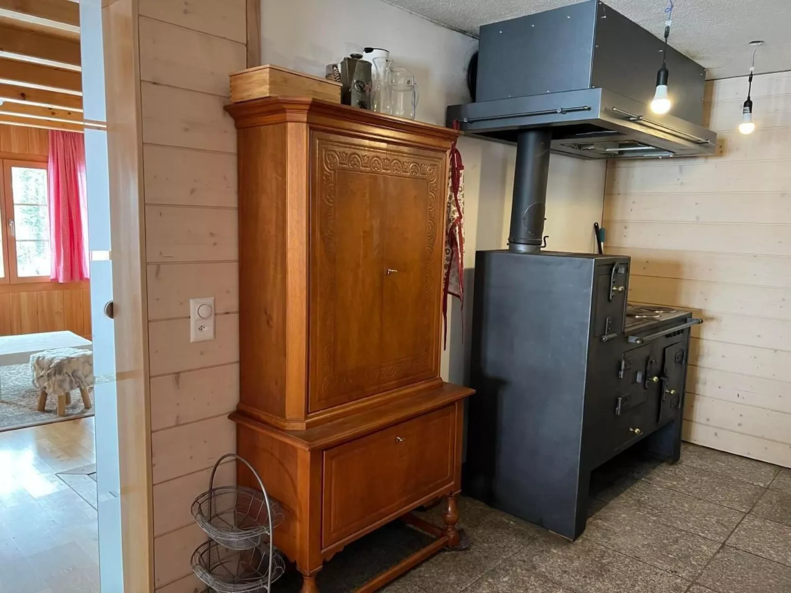 House in the Clouds-Binnen