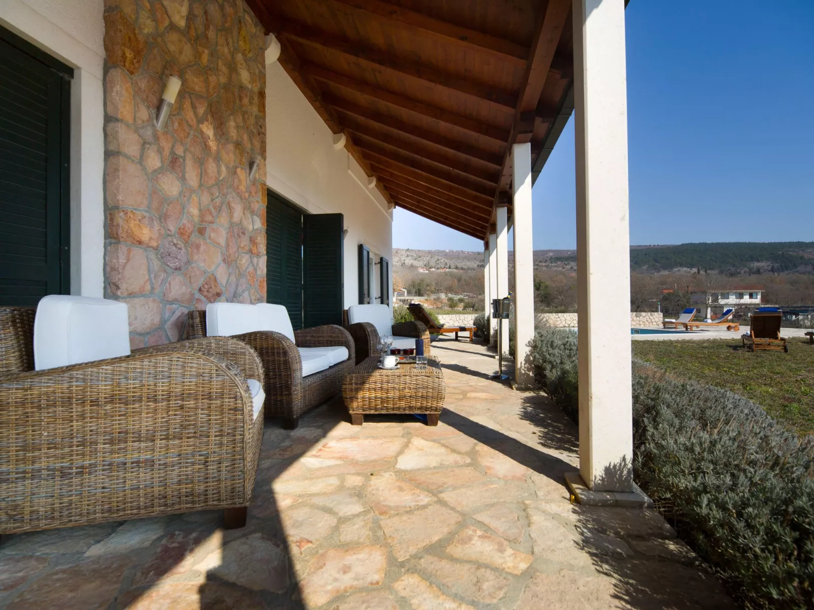 Ferienvilla mit Garten, Grill und Terrasse-Binnen