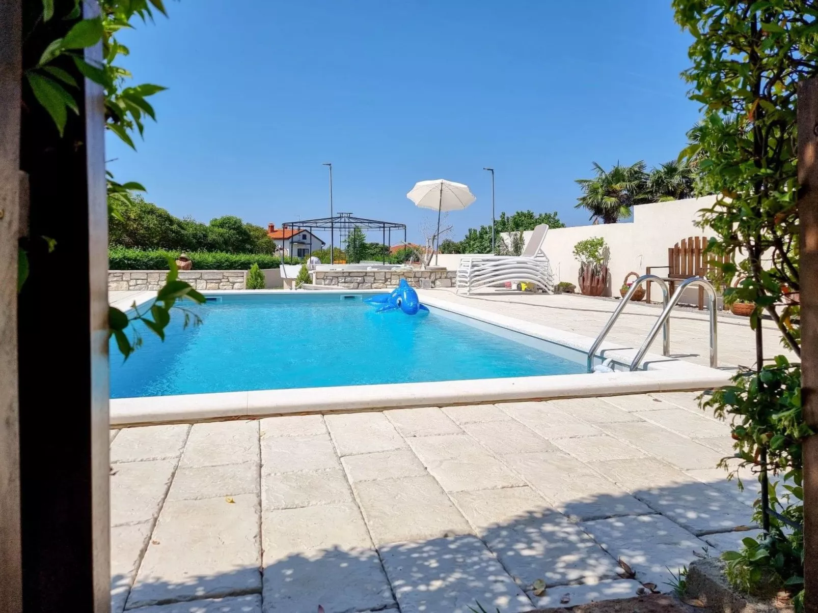 Mit Pool-Image-tags.info