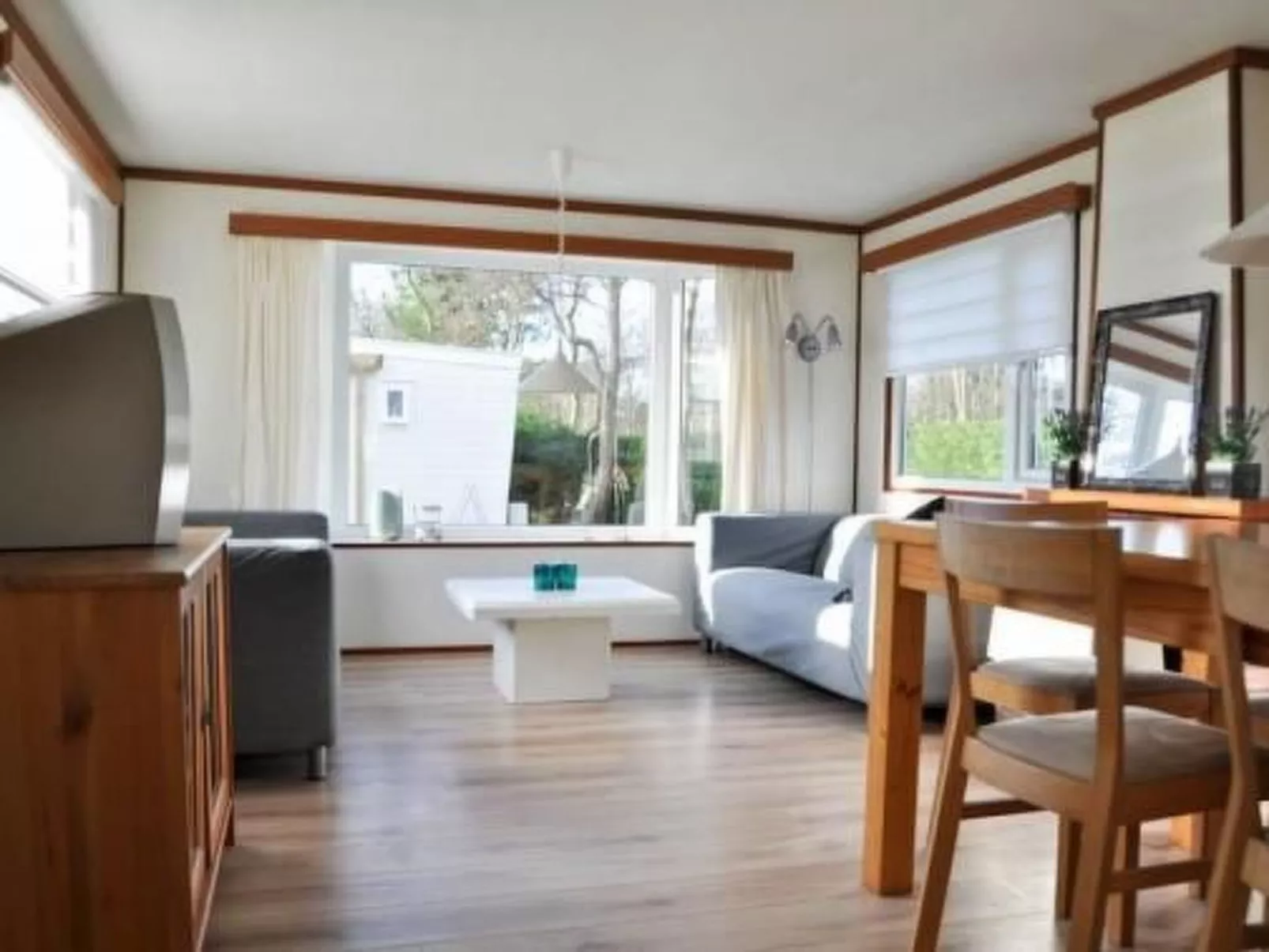 Strandnahes Chalet mit überdachter Veranda-Image-tags.info