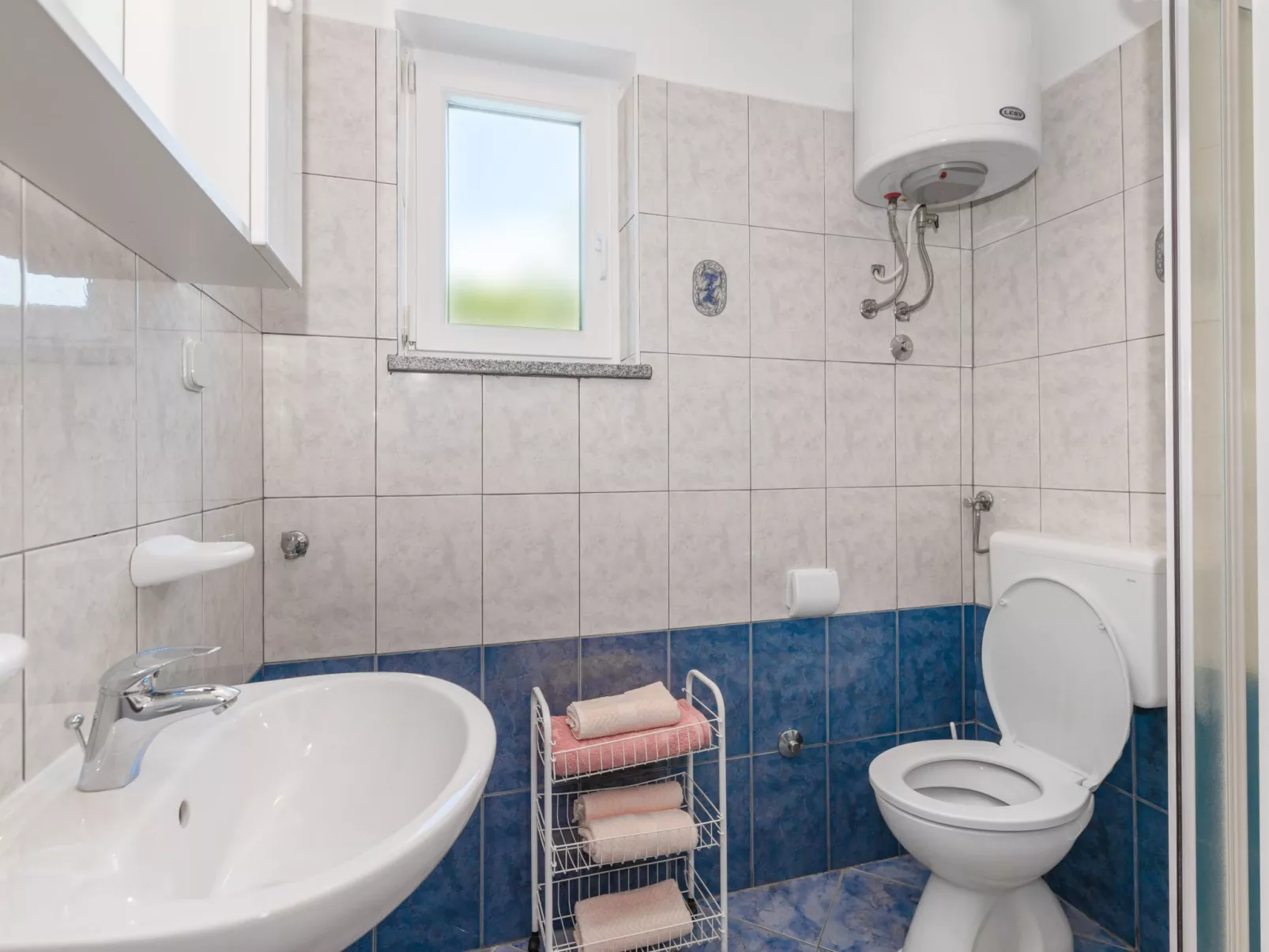 Am Südhang gelegen mit Meerblick-Binnen