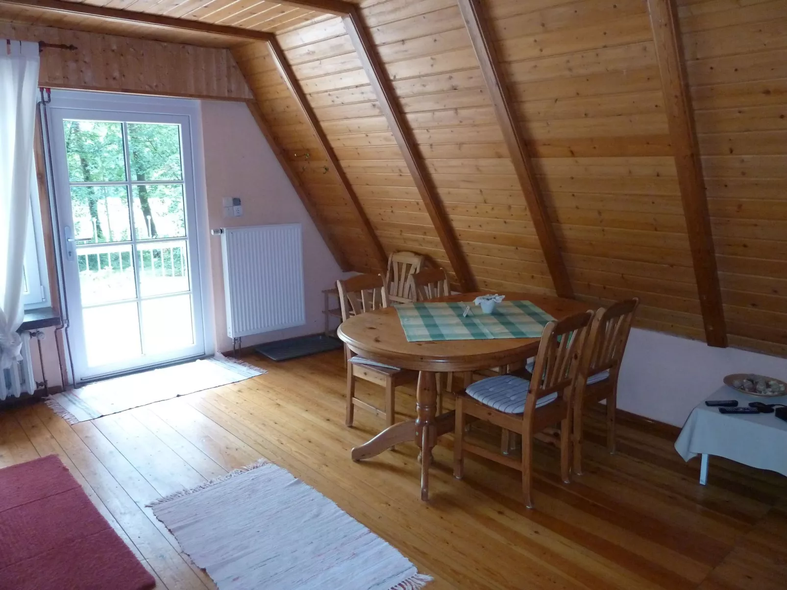 In ruhiger Lage am Waldrand mit Terrasse und großem Grundstück-Binnen