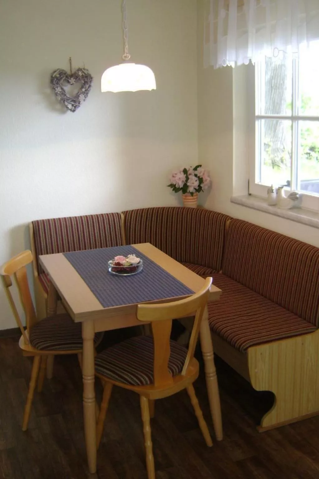 Mit Blick auf die Berge-Binnen