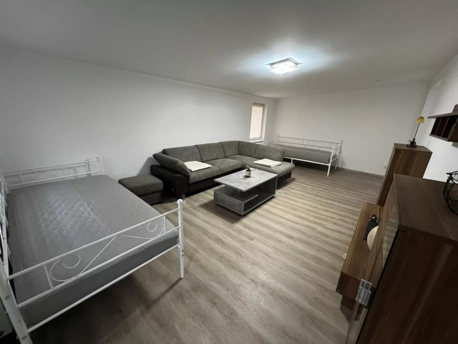 Große, möblierte Wohnung mit Garten-Binnen