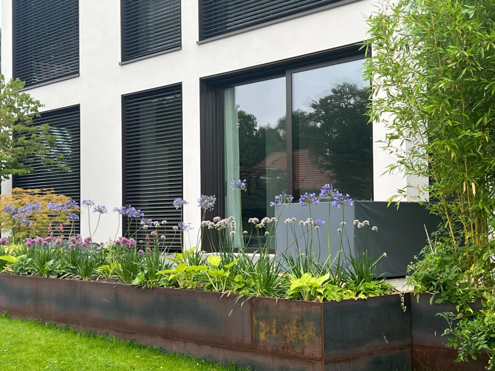 Modernes Einfamilienhaus-Buiten