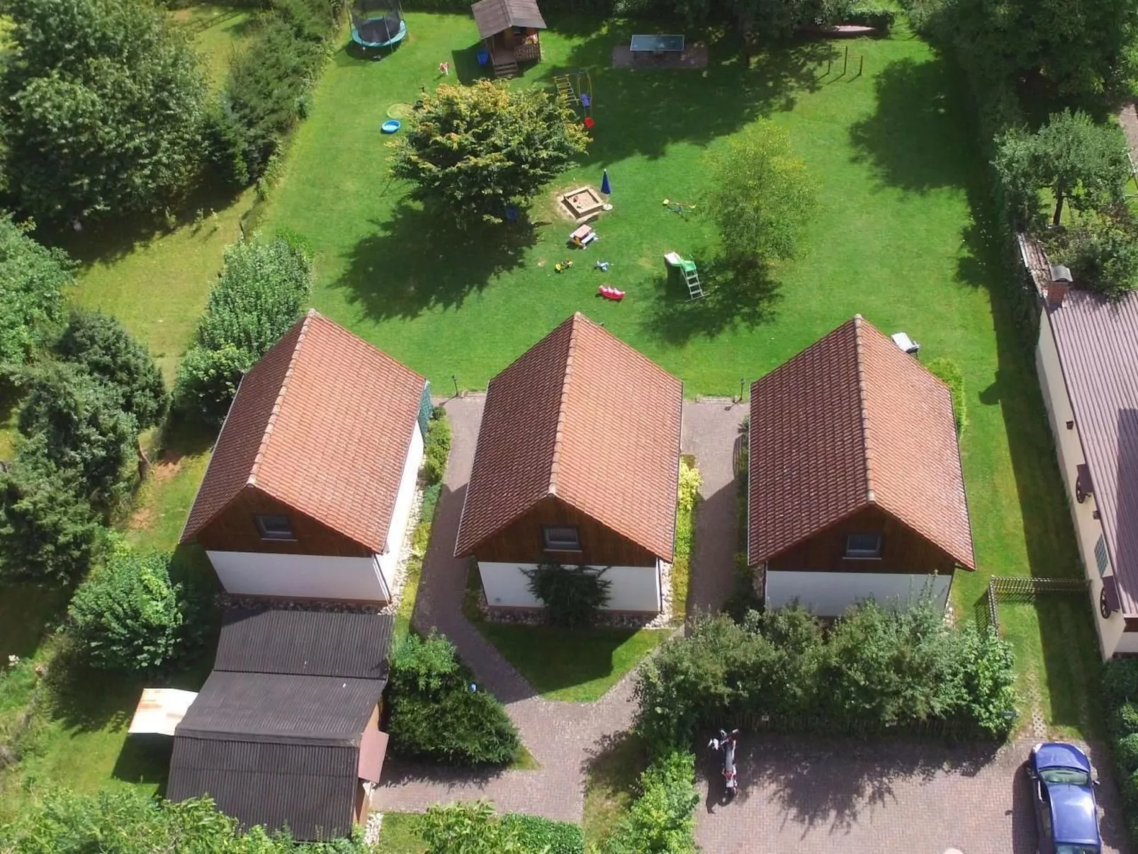 Haus mit Spielwiese-Binnen