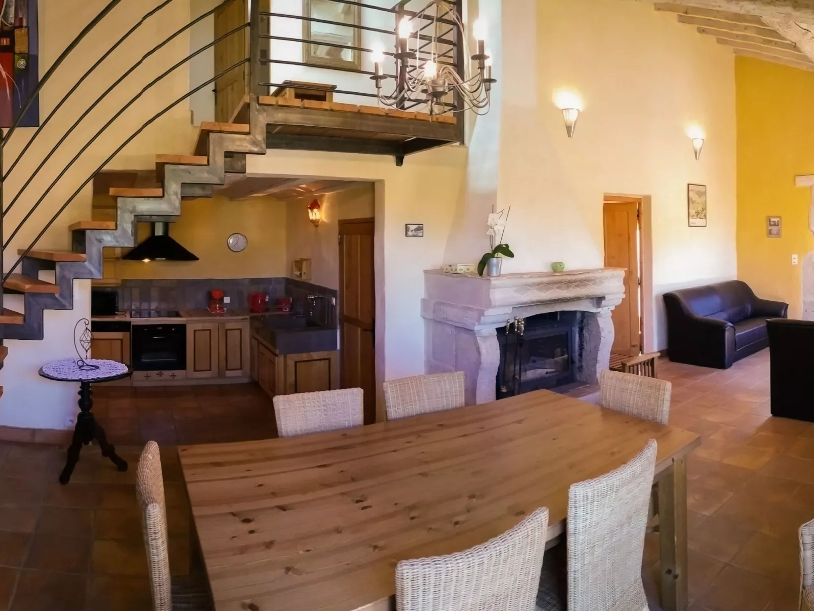 Komfortables Ferienhaus mit Privatpool-Binnen