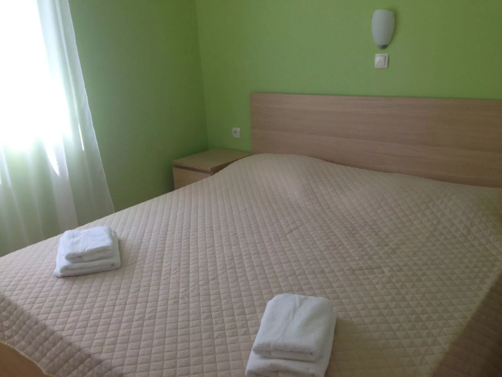 "Grüne" Wohnung mit Swimmingpool-Image-tags.info