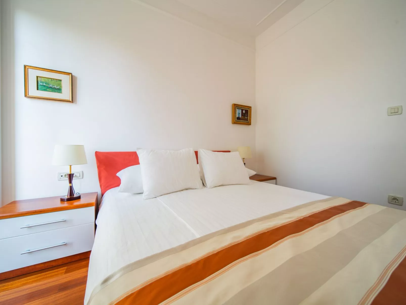 Traditionelles Steinhaus mit privatem beheiztem Pool-Binnen