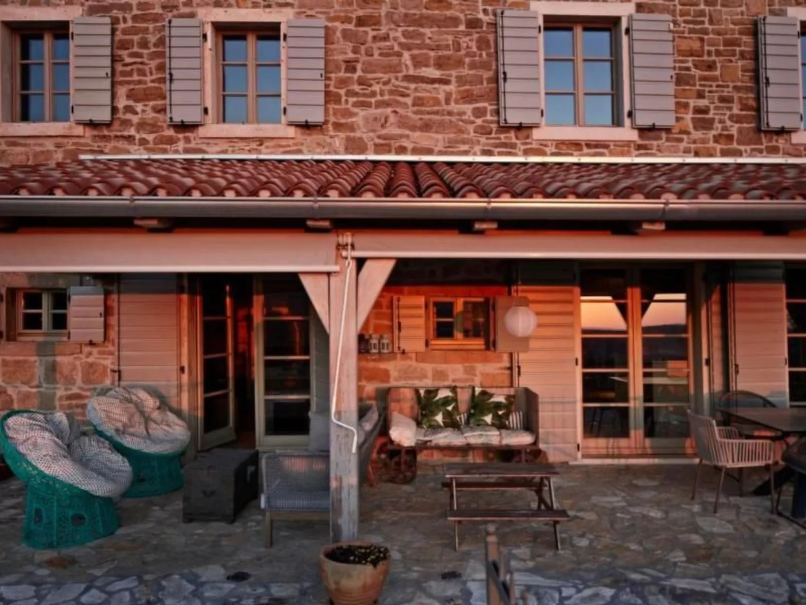 In Kostanjica mit Grill, Terrasse und Garten-Binnen