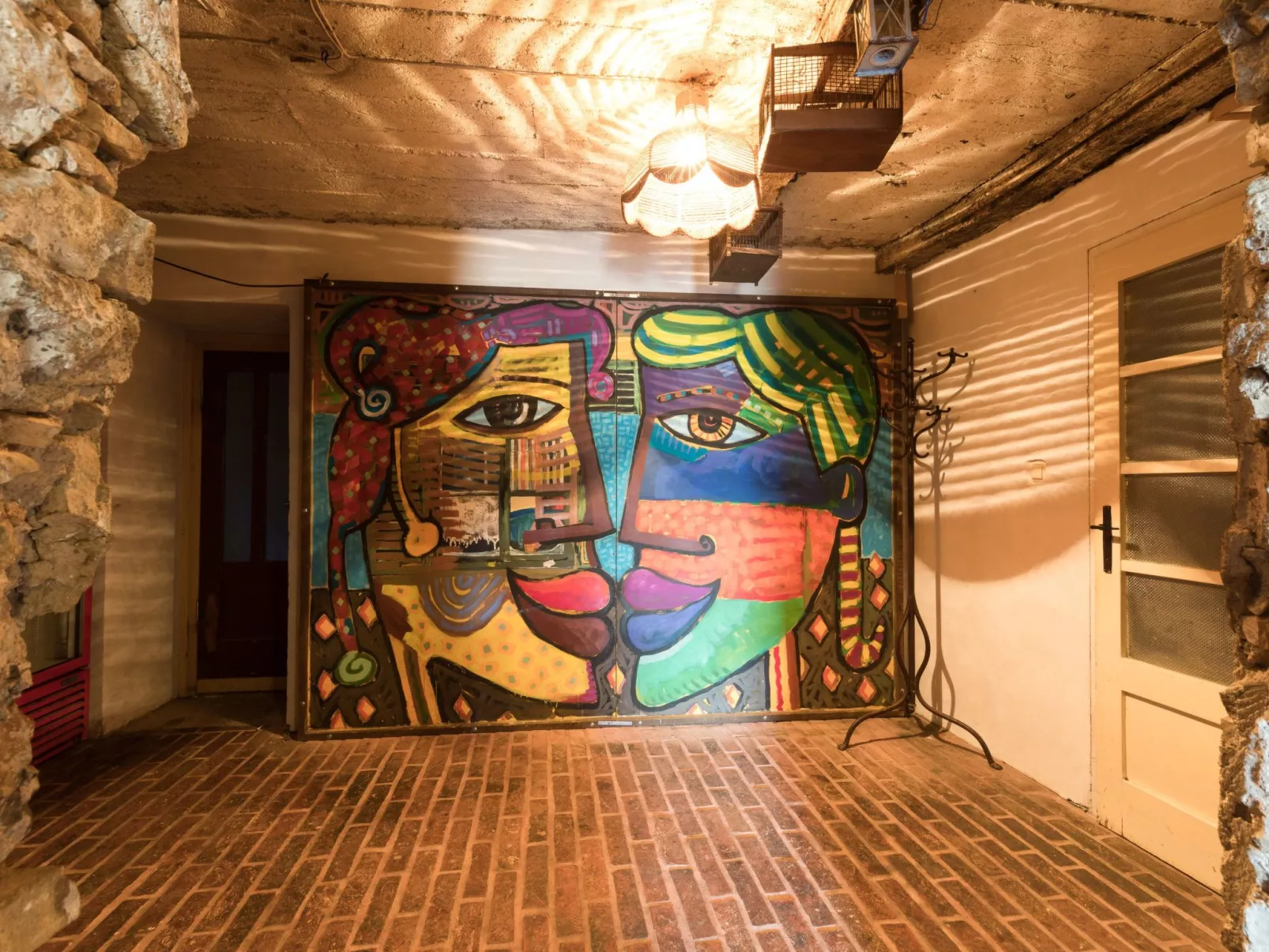 Haus mit modernem Interieur und einer alten Taverne - Binnen