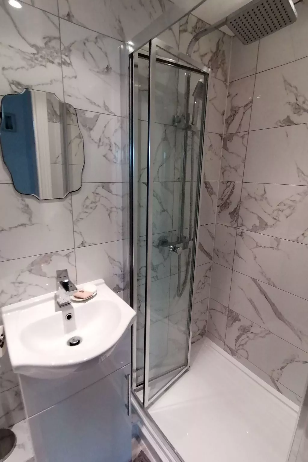 "Stewart" mit Blick auf das Wasser-Image-tags.info