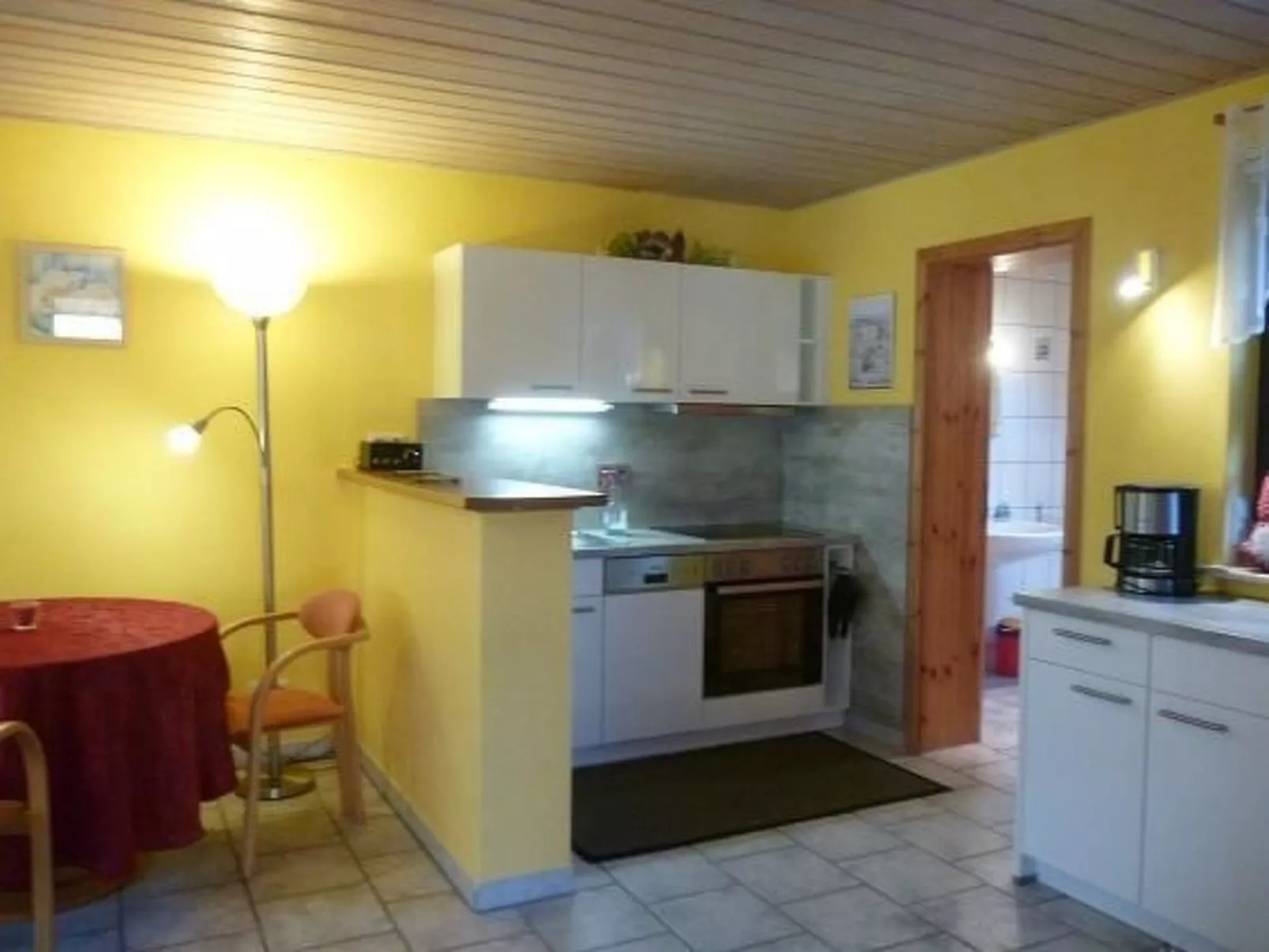 Schönes Ferienhaus mit Terrasse und Grill-Binnen