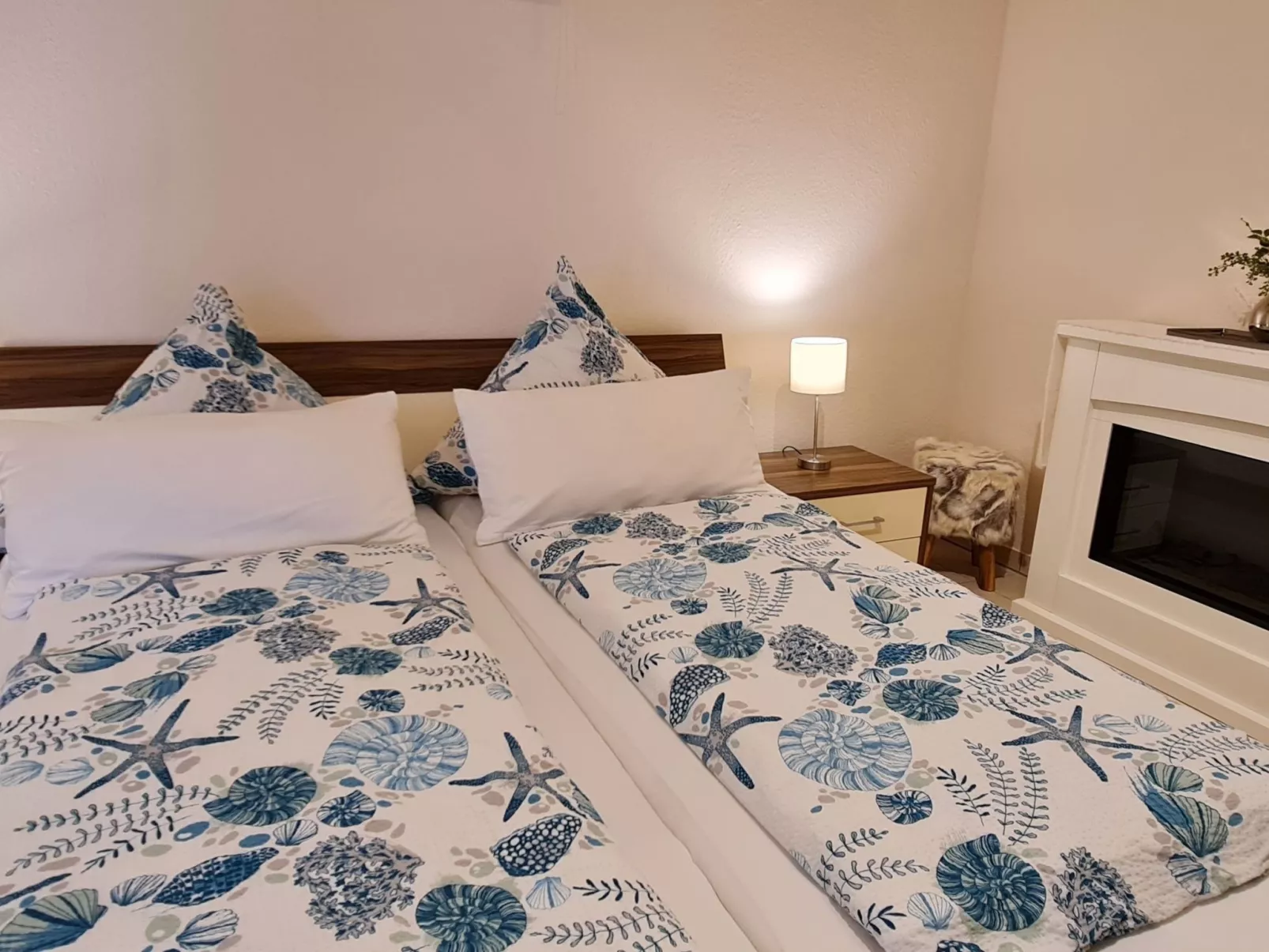 Dreibettzimmer mit Lounge-Terrasse und Garten - Binnen