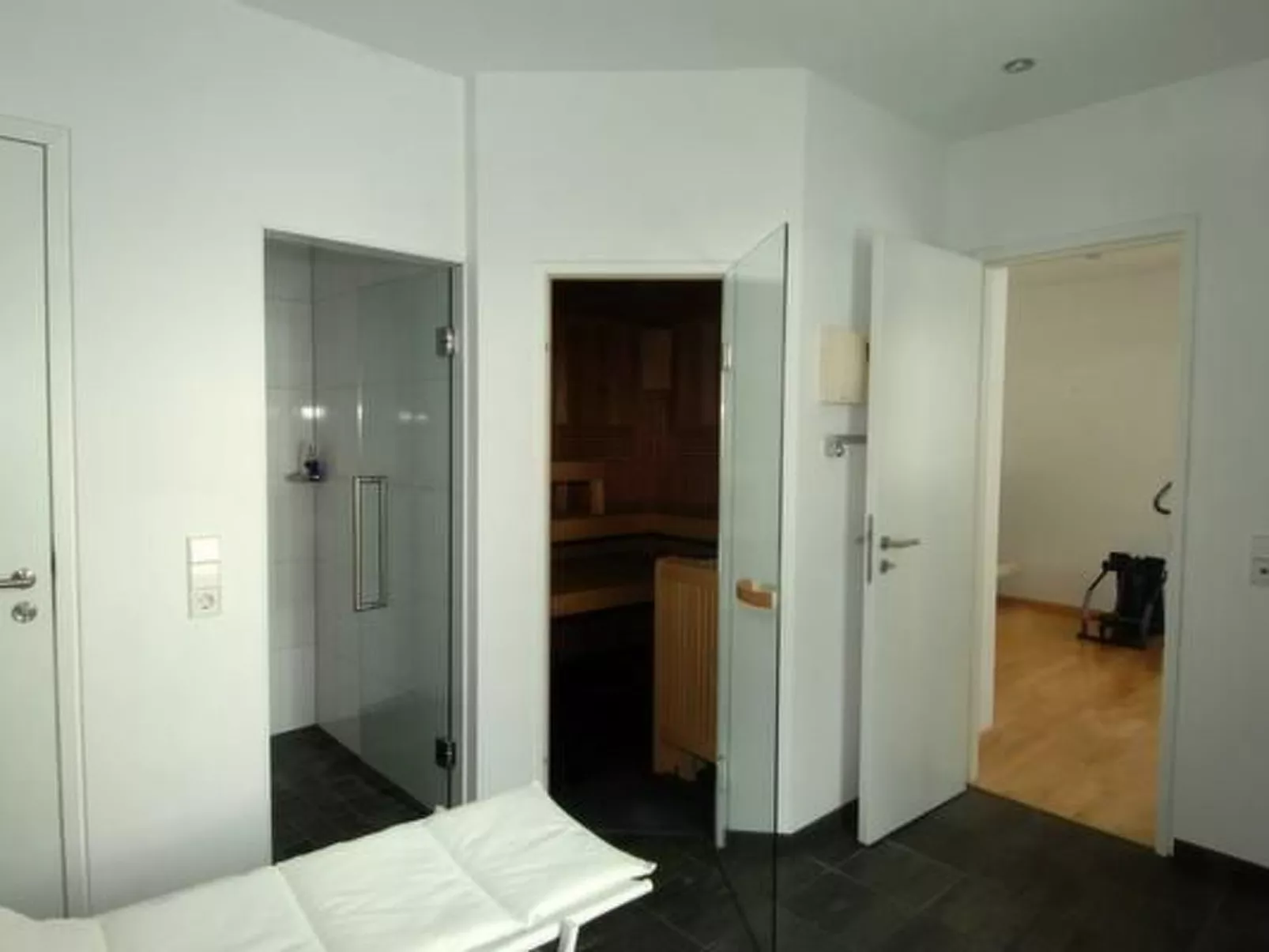 Exklusives Apartment in Panoramalage,  Sauna-Binnen