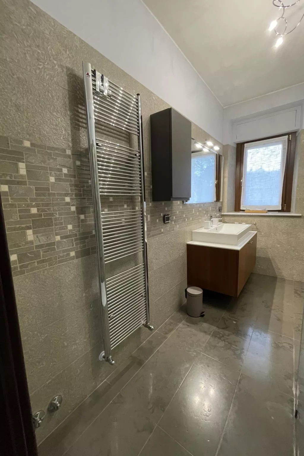 GROSSE LUXUSWOHNUNG-Binnen