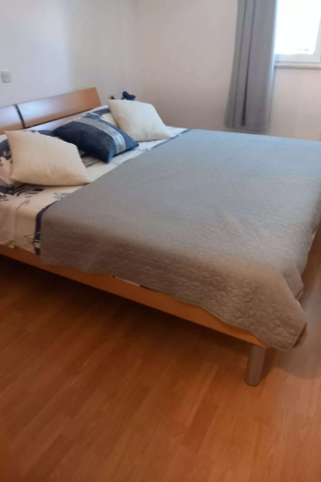 "Apartment Mate 4"-Binnen