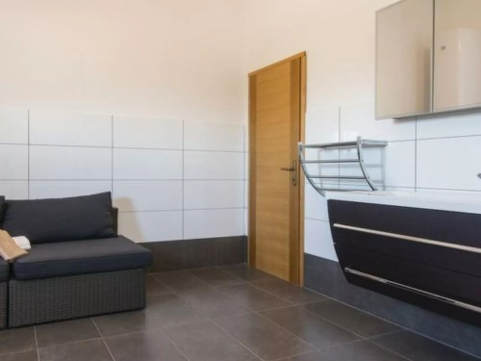 Laura mit Pool-Binnen