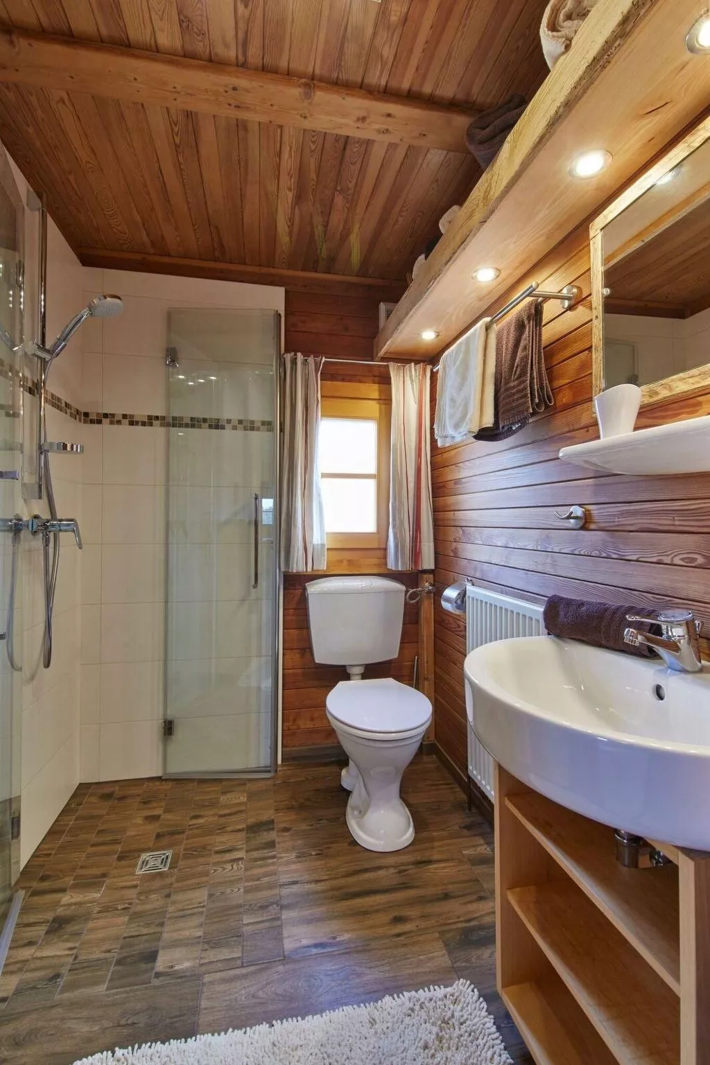 Uriges Blockhaus für 5 Personen-Binnen