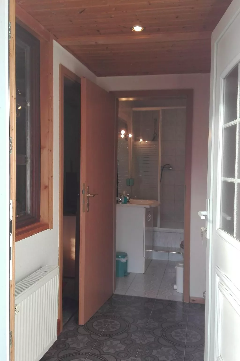 Ruhiggelegene Wohnung mit Garten und Terrasse-Binnen