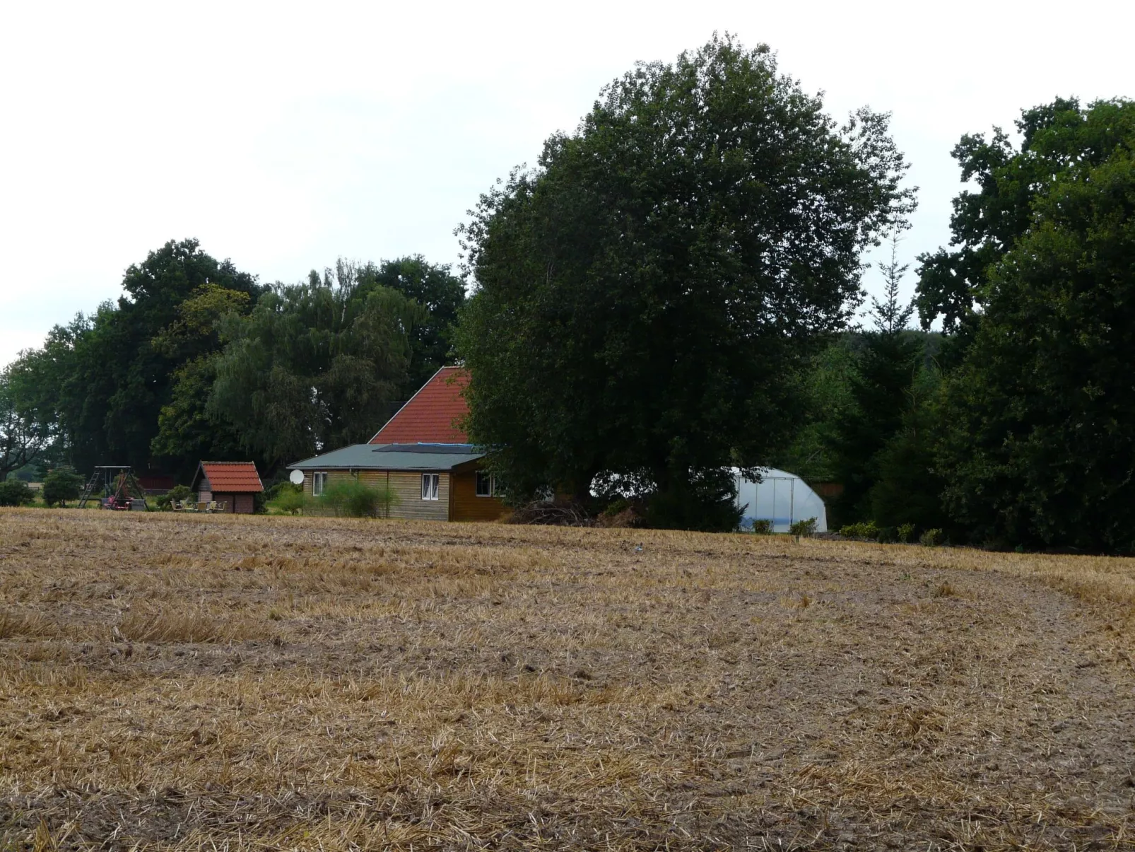 Für 16 Personen mit Terrasse-Buiten