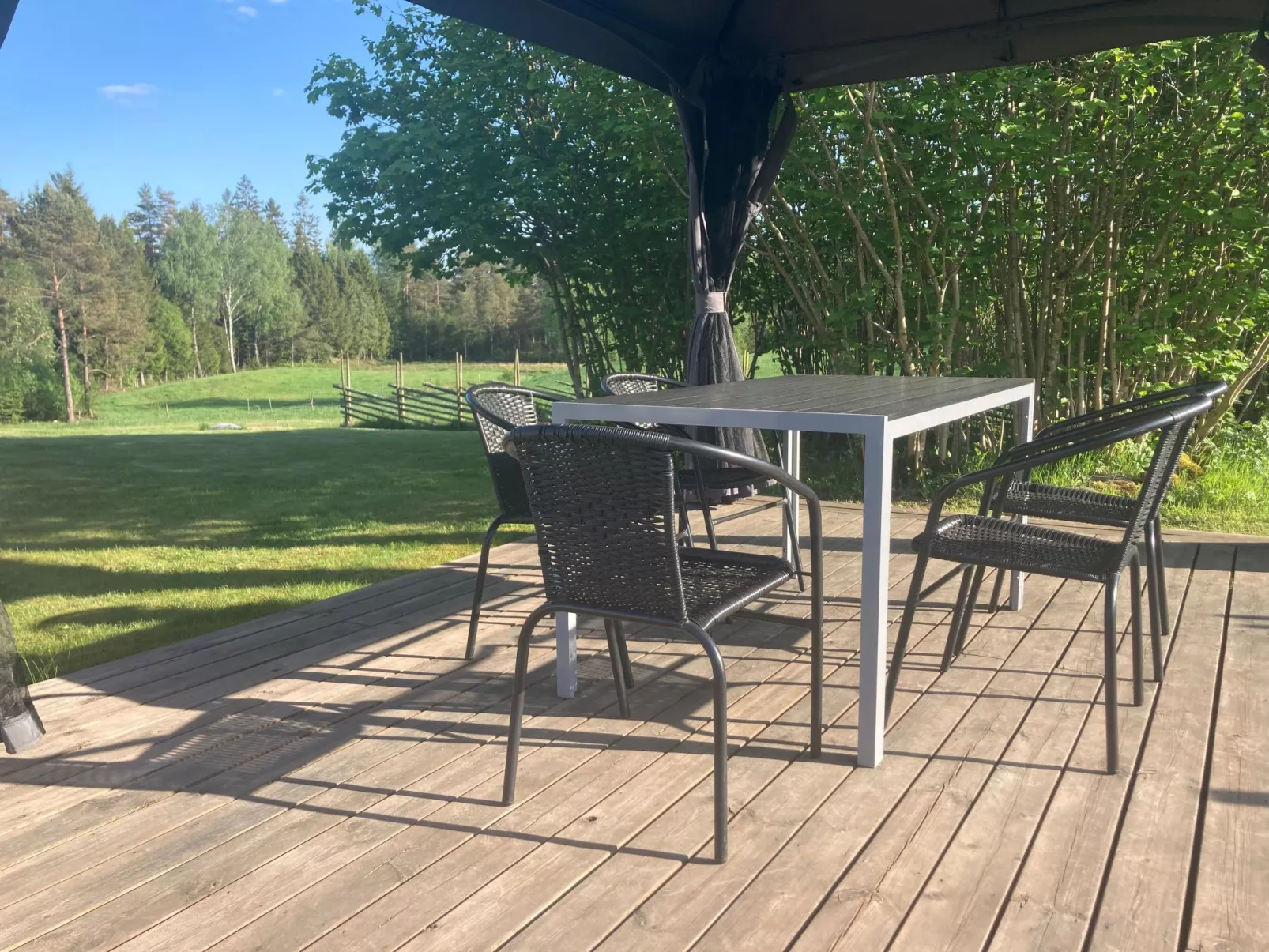 Charmantes Holzhaus mit eigenem Ruderboot-Binnen