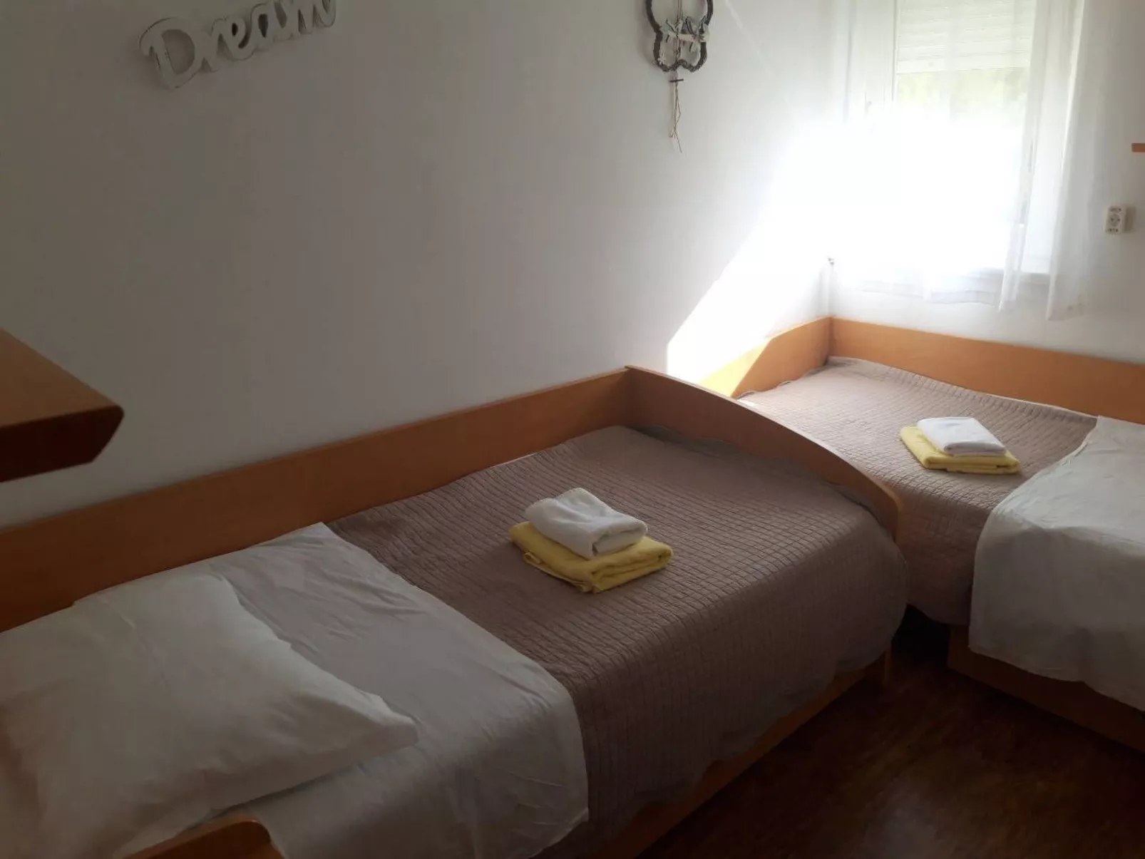 "Violet" mit Swimmingpool-Binnen