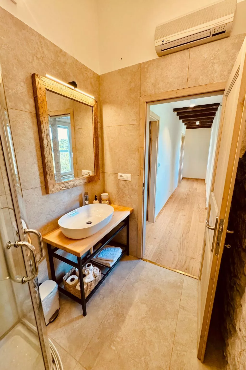 Ferienvilla mit Garten, Grill und Terrasse-Binnen