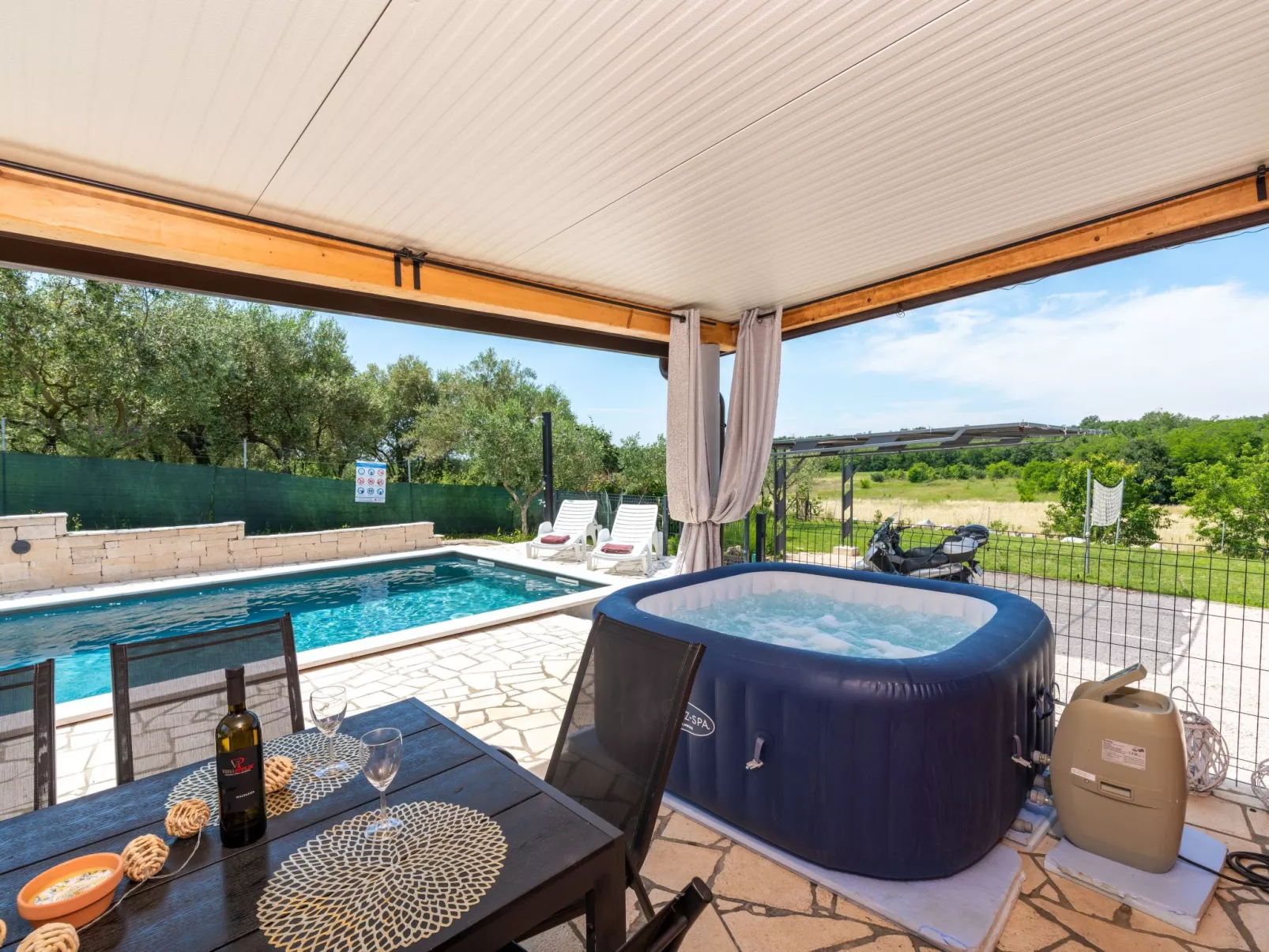 Villa Pendolina mit privatem Pool und Jacuzzi-Binnen