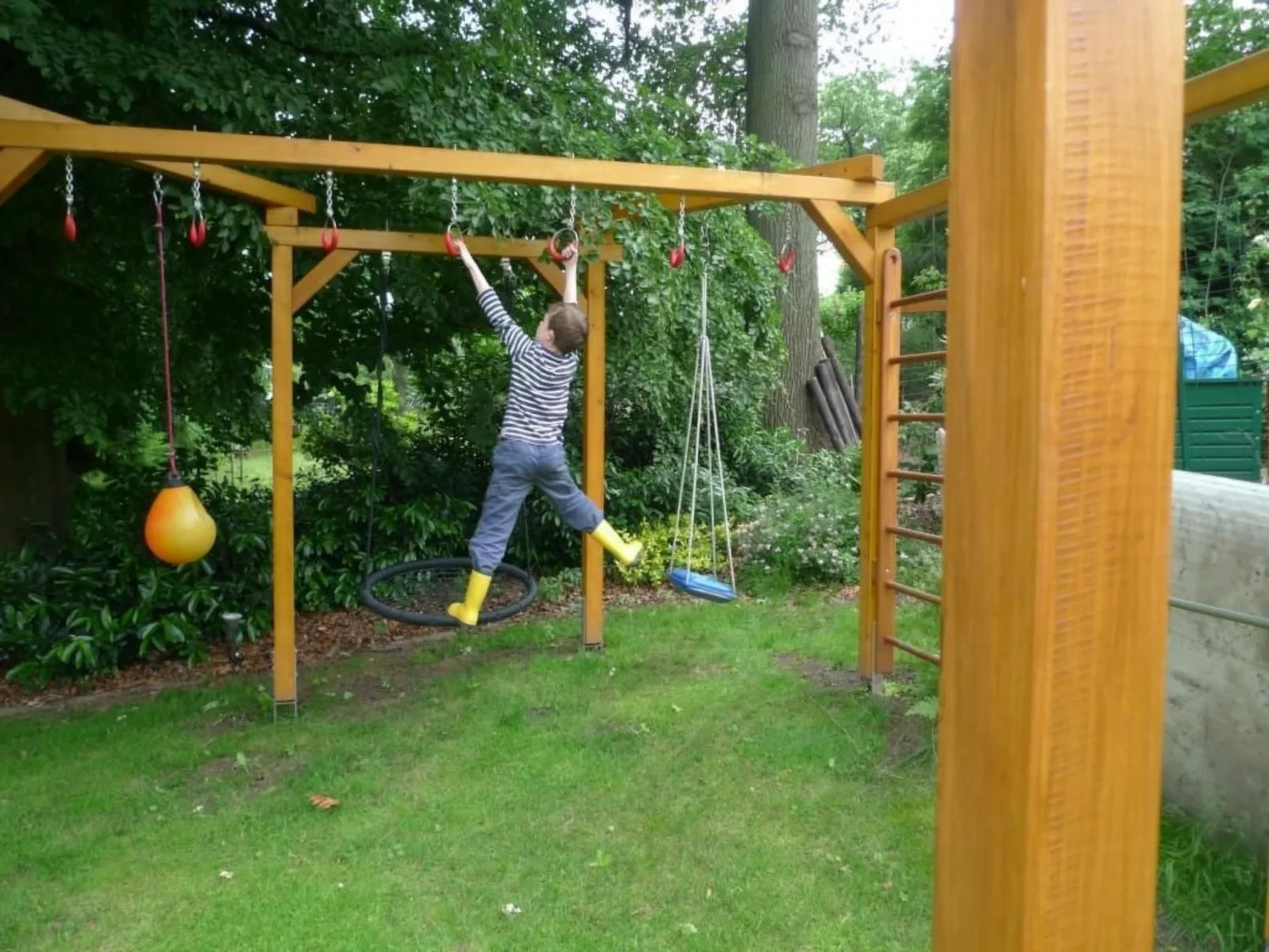 Mit großem Garten und Gemeinschaftspool-Binnen