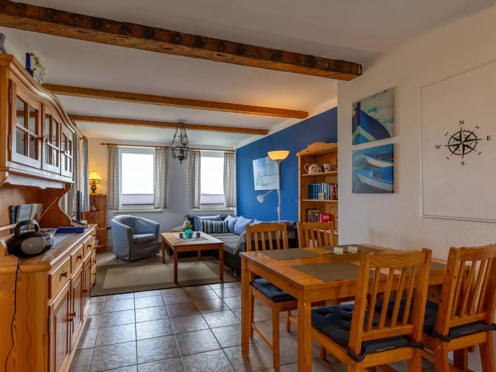 Nice Holidays-Binnen