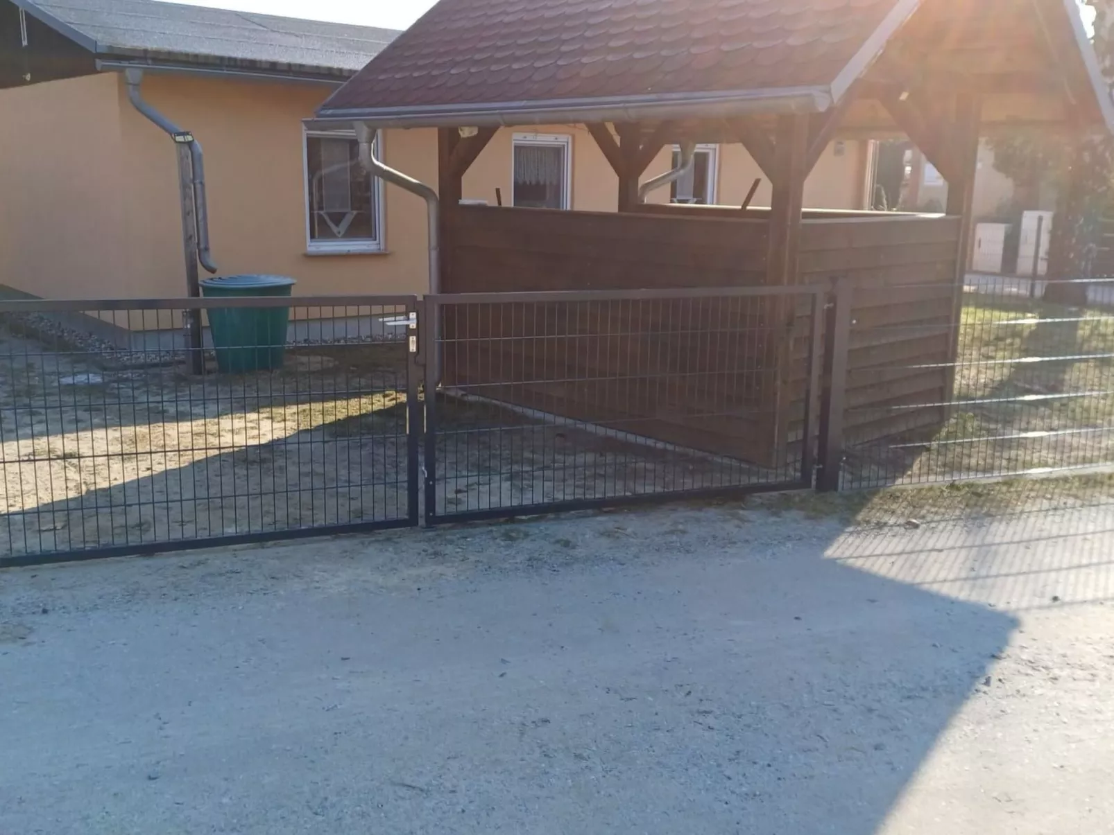 Mit Garten, Grill und Terrasse-Buiten