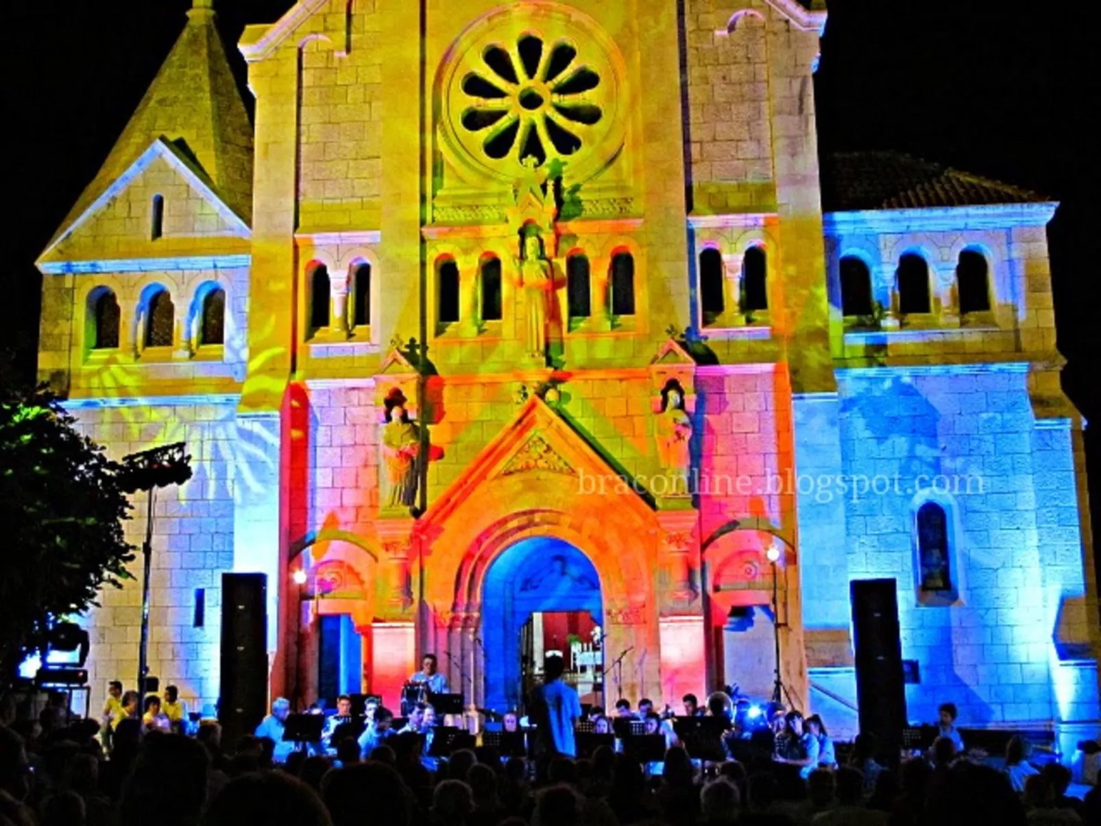 Komfortables Haus in Selca mit privatem Parkplatz-Buiten