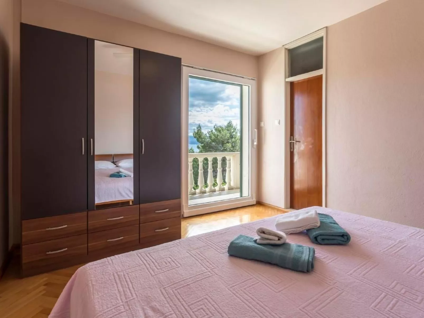 Charmantes Ferienhaus in Medići mit Privatem Pool-Binnen