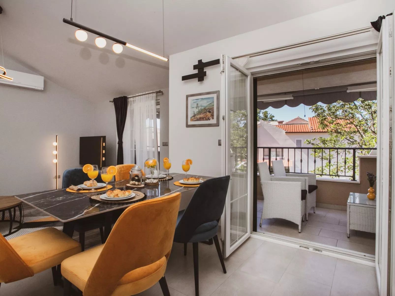 Luxuriöses Ferienhaus Lucija mit Jacuzzi-Buiten