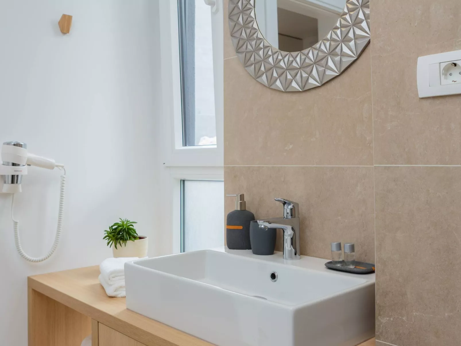 Semper Vivum Villa-Image-tags.info