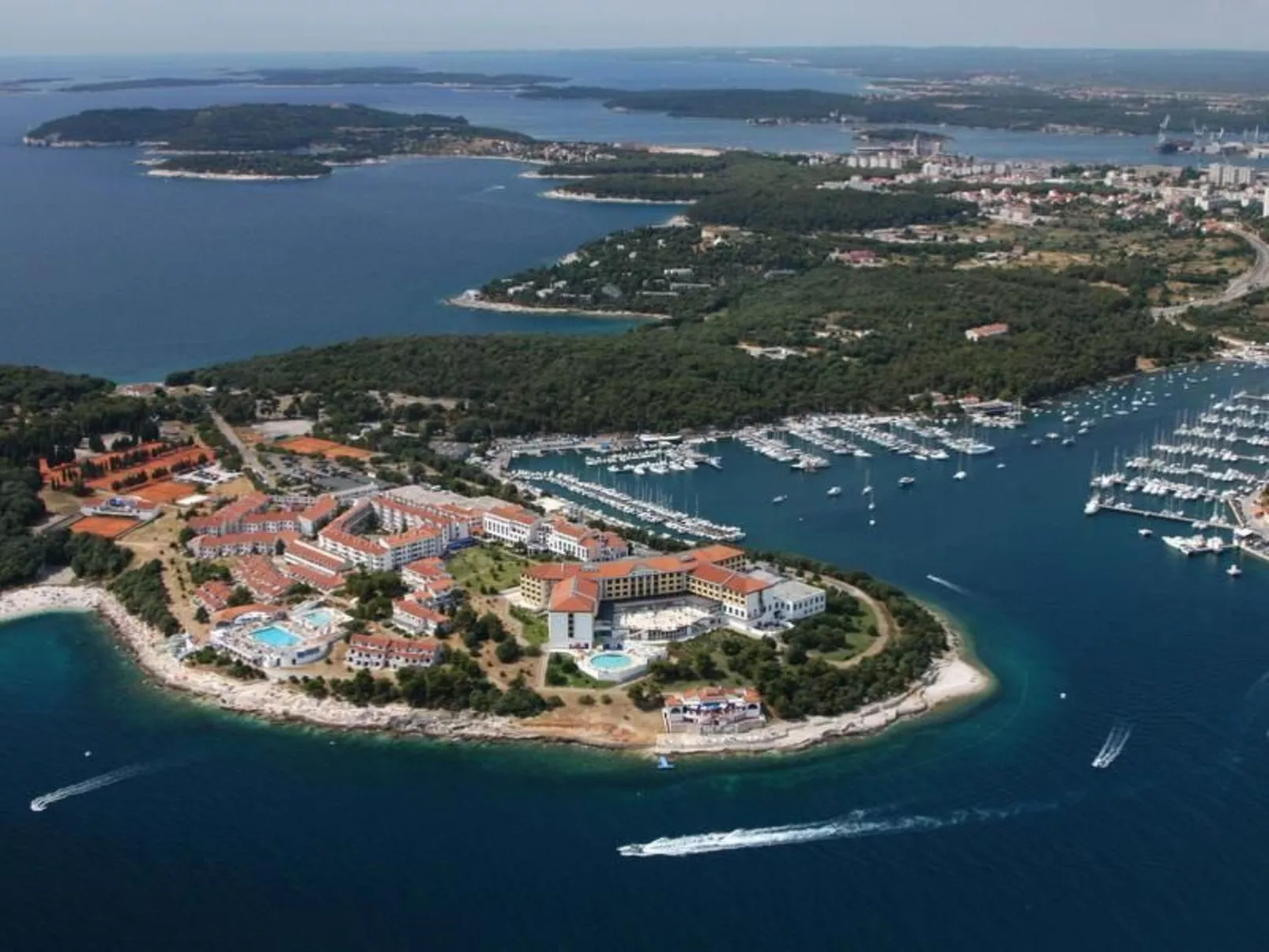 "Jela" mit Terrasse-Buiten