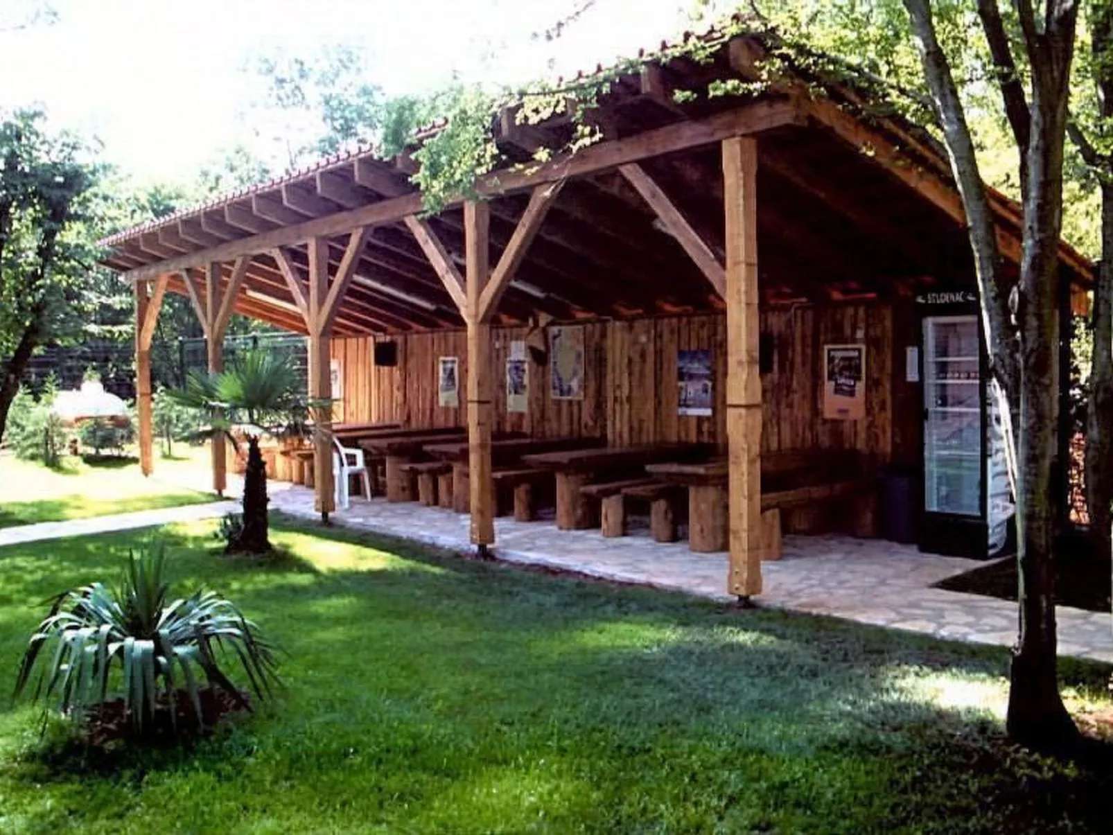 "Plavo More" mit Terrasse-Image-tags.info