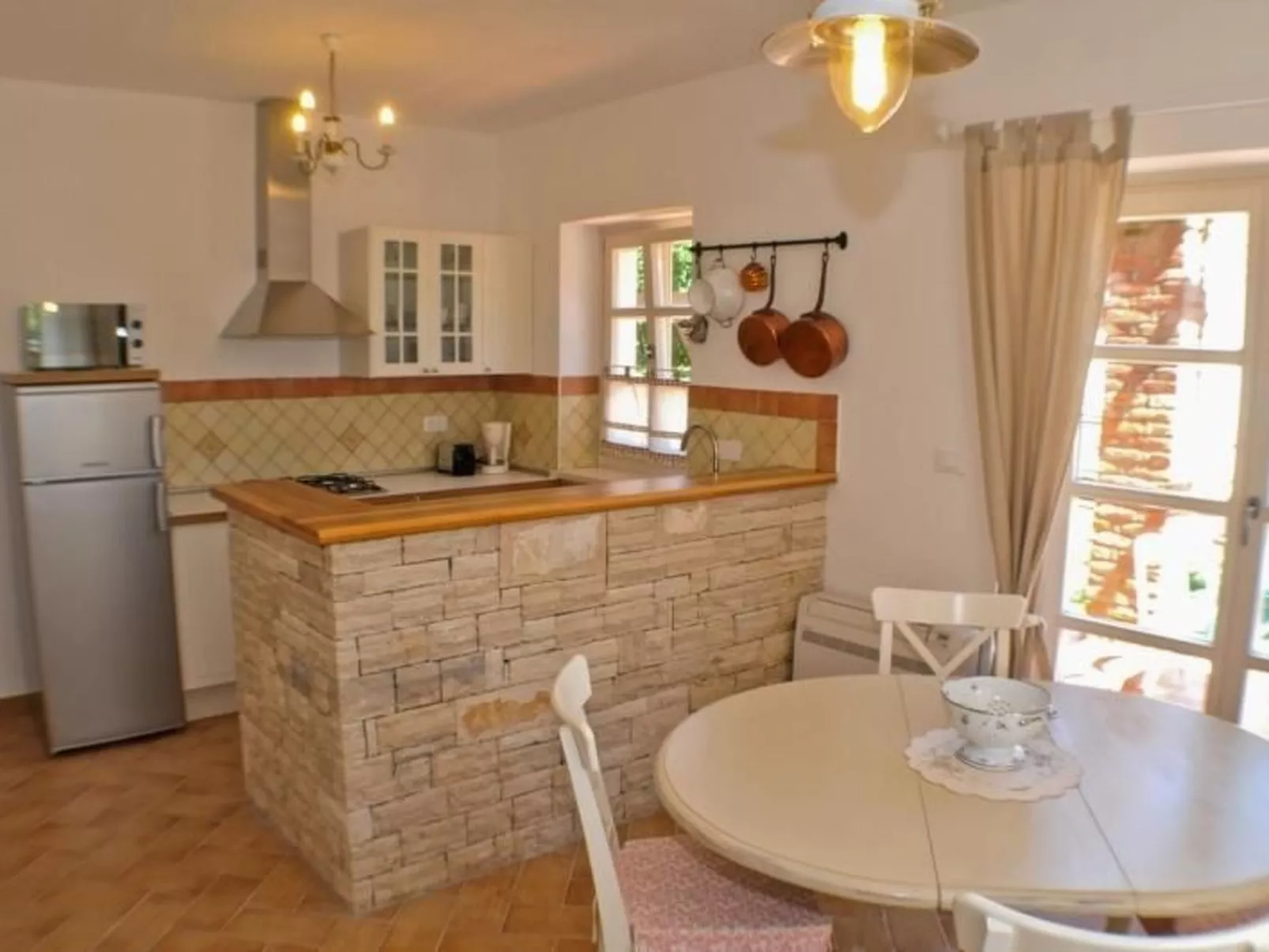 Großzügiges Ferienhaus mit Pool und Sonnenterrasse-Binnen