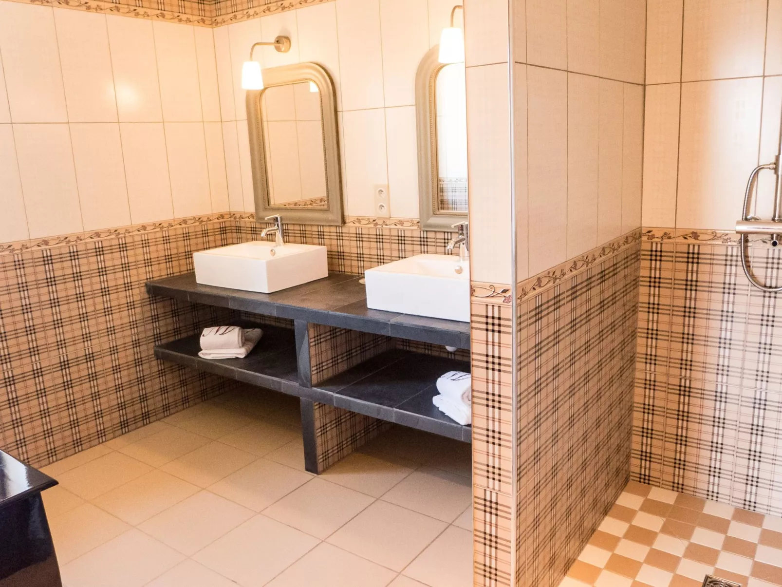 2 hochwertige Mas mit privatem Pool und Blick auf die Landschaft-Binnen