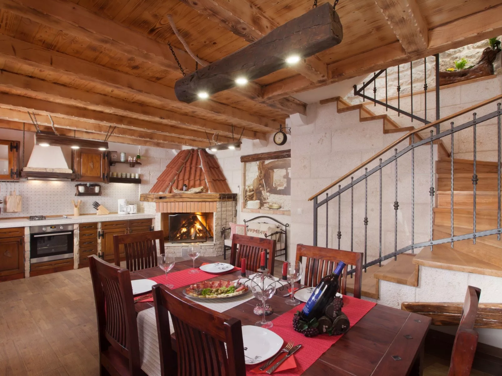 Charmantes Steinhaus mit Pool und Meerblick-Binnen