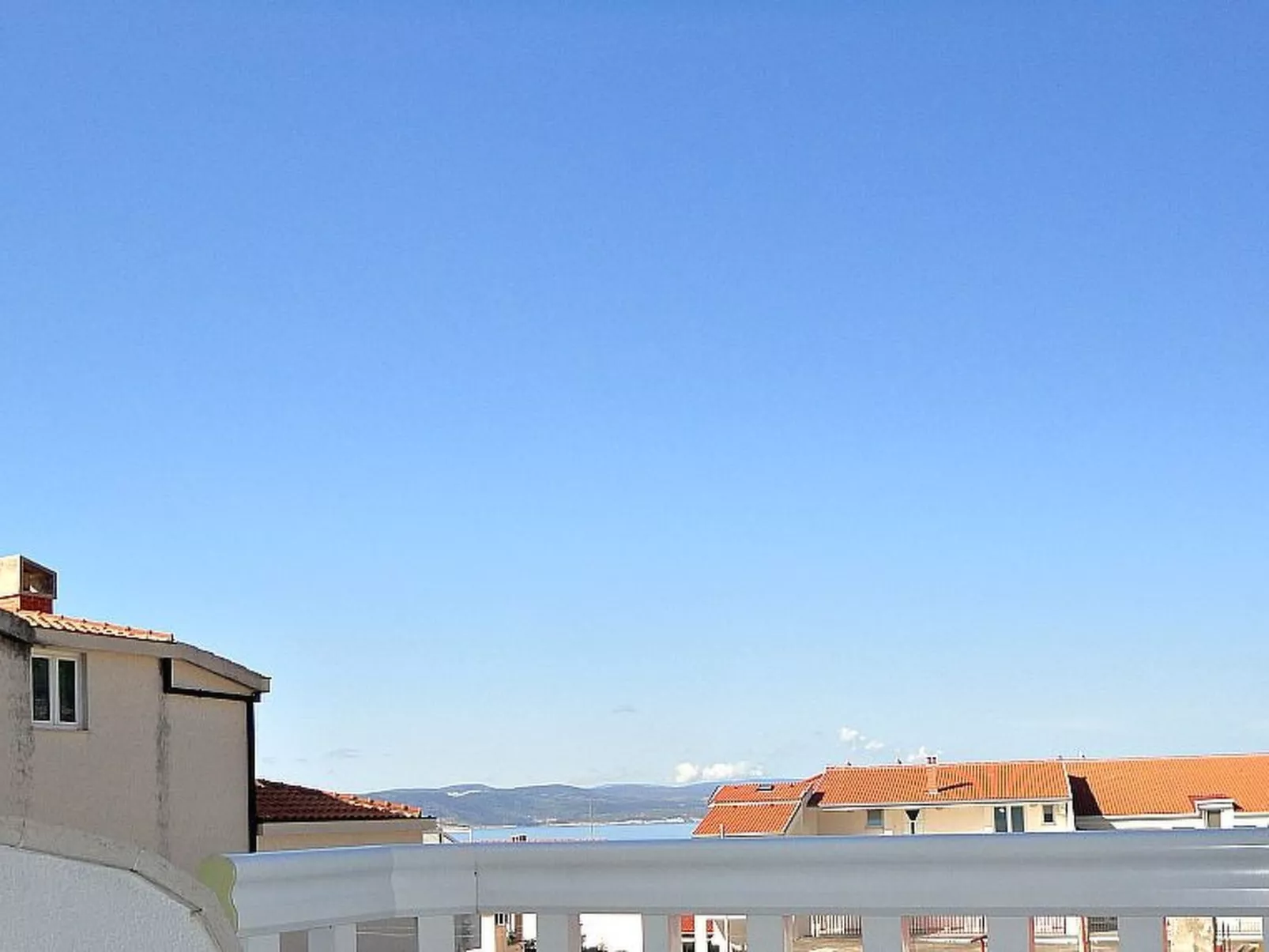 Wohnung mit Balkon und Meerblick in Strandnähe-Binnen