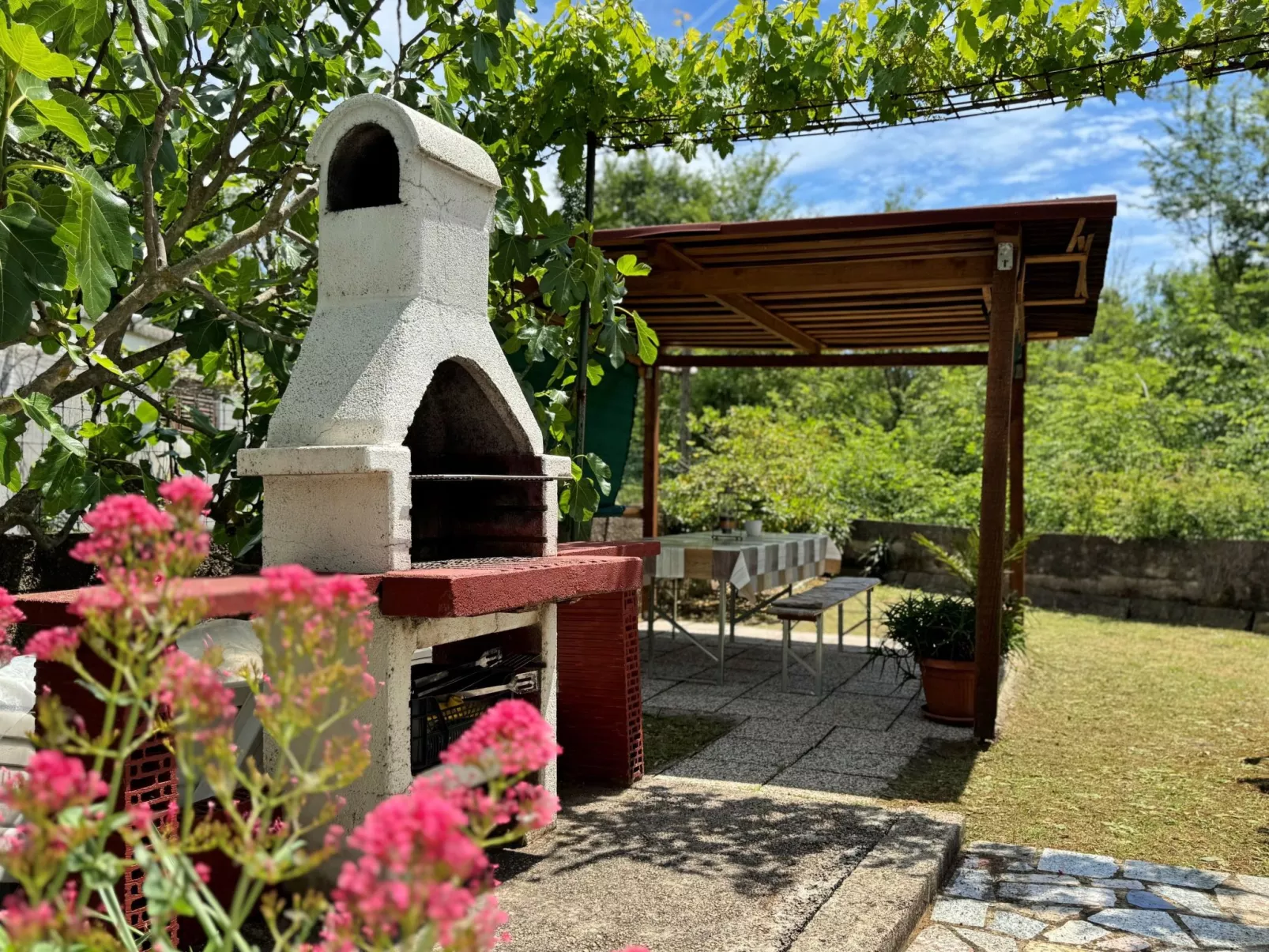 Apartments Nikolic-Binnen