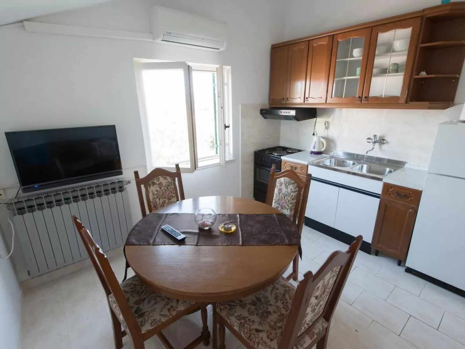 Wohnung "Blažević 04" direkt am Strand-Binnen