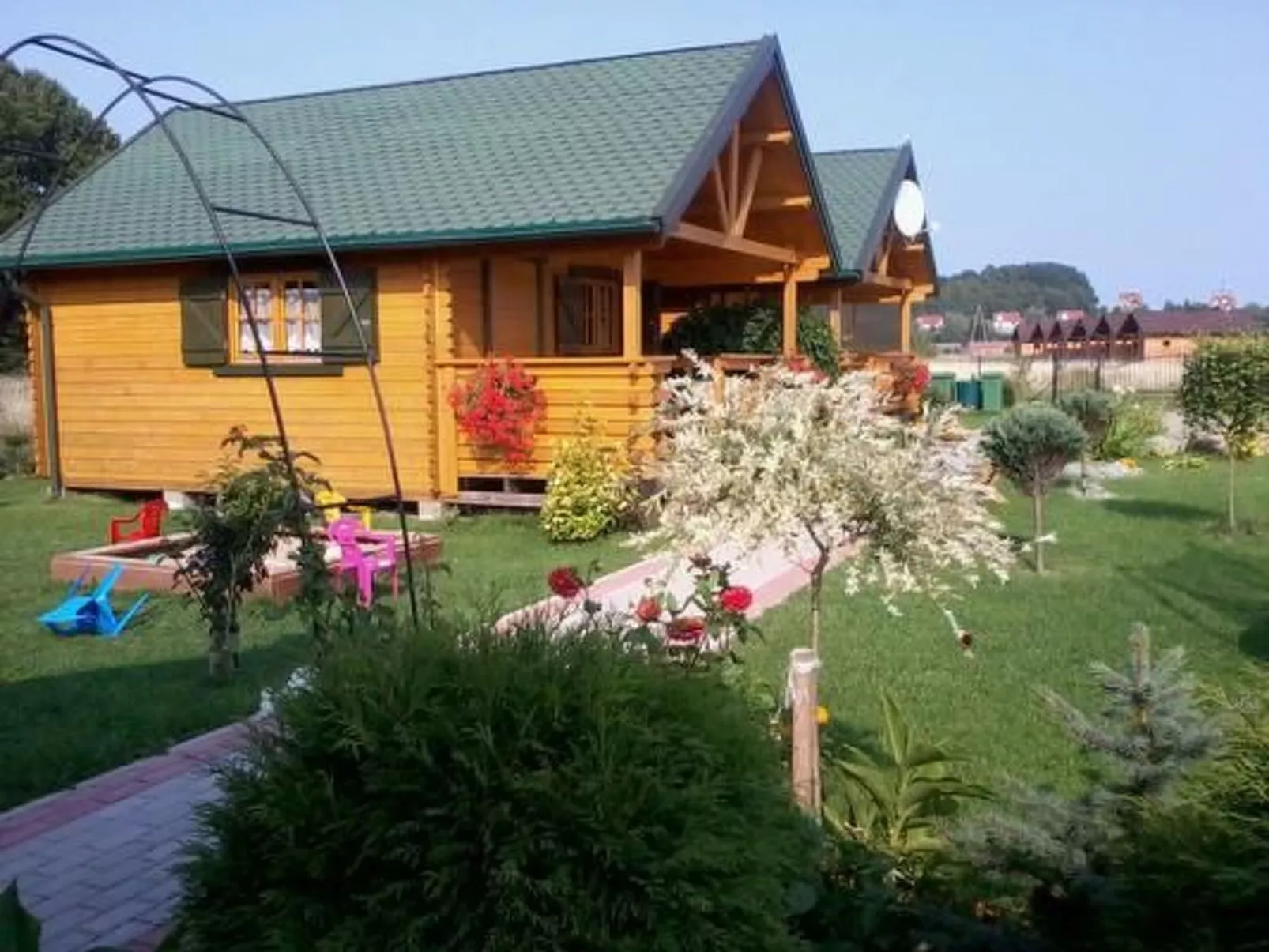 Gemütliches Holzferienhaus mit Grill und Garten-Buiten