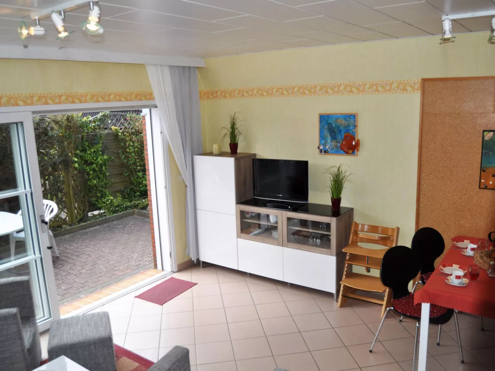 Sonniges Ferienhaus hinter dem Deich-Binnen