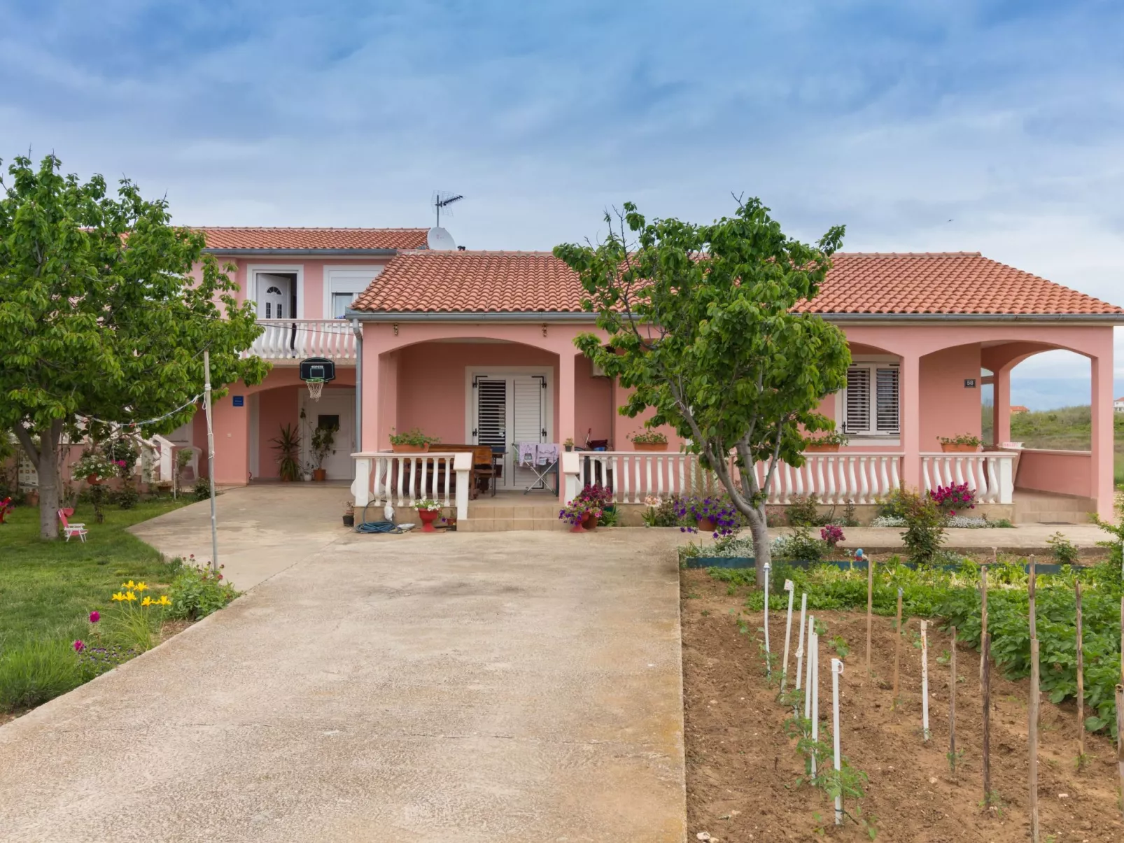 Wohnung Nikol mit großem Garten- TA Leut Agency-Image-tags.info