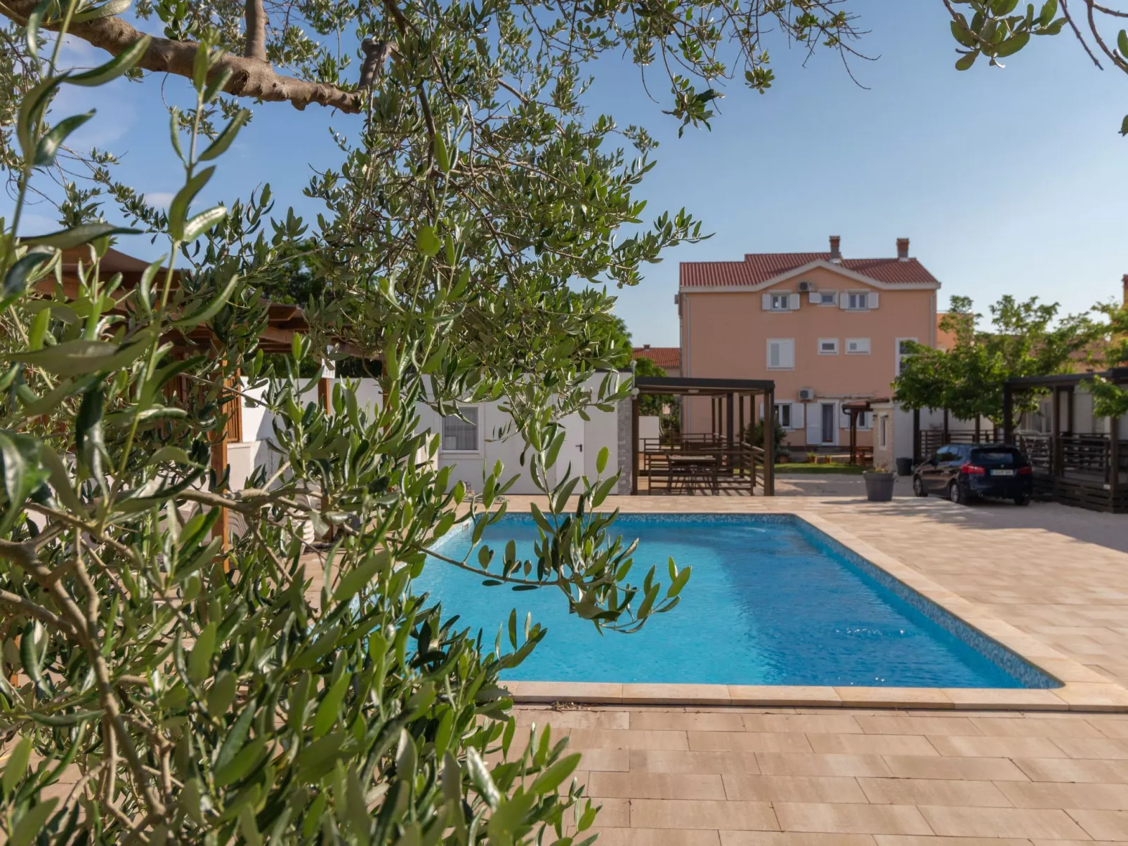 Mobilheim mit Privatparkplatz-Buiten